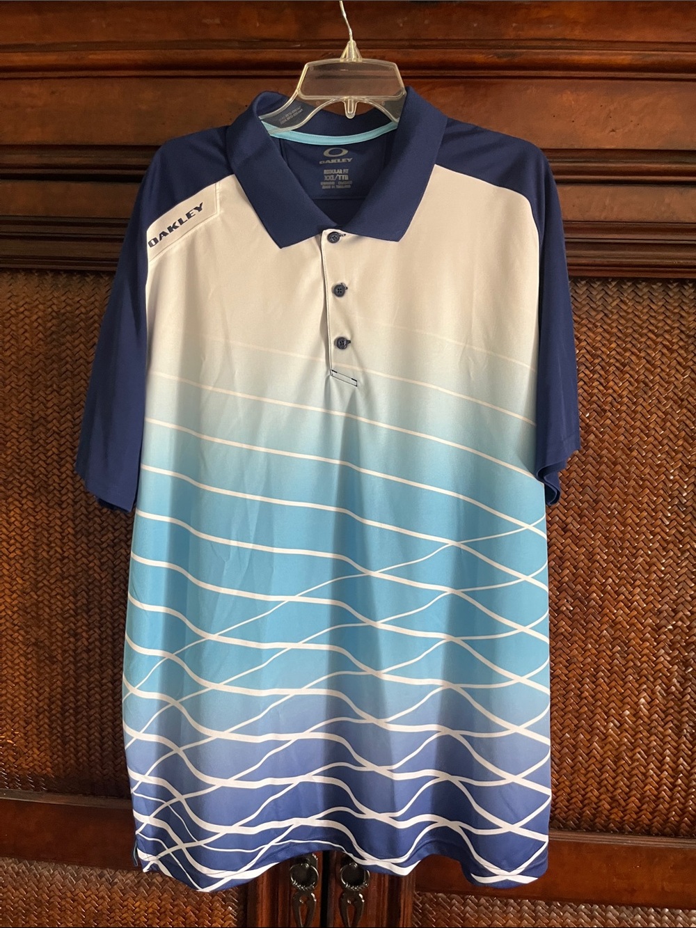 Oakley Men’s Blue and White Gradient Wave Polo